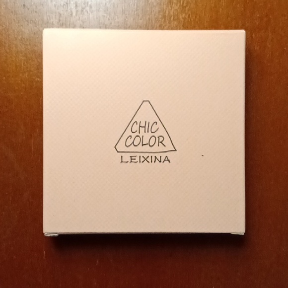 EYESHADOW PALETTE - Picture 6 of 10